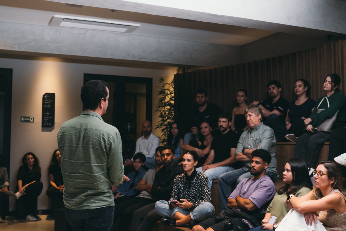 Luis Siqueira apresenta no REVERB da Arpejo